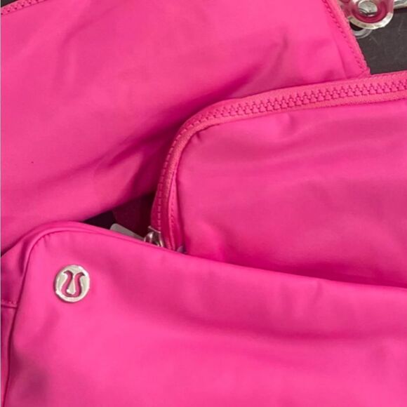 Lululemon Everywhere Belt Bag Waist Fanny pack SONIC PINK HOT PINK Perfect NWT - Picture 4 of 4